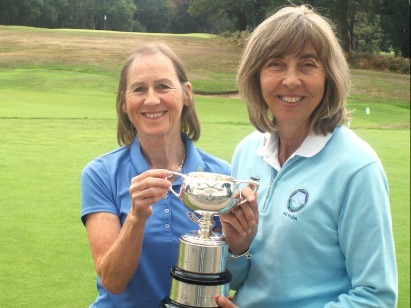Caroline Berry, Captain of the Northern Vets presenting the Richardson Trophy to Jane Burke, Cheshire Senior Captain